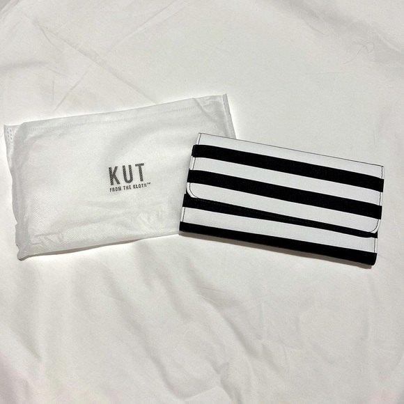 Out From The Kloth Black and White Slim Wallet. New with Cover. - Picture 1 of 5